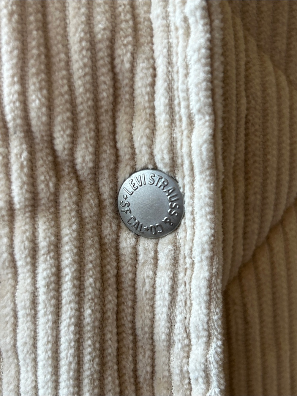 Levi's Women's Diamond Quilted Corduroy Puffer Jacket - Picture 2 of 11
